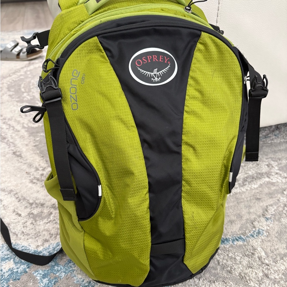 Osprey Ozone Day Pack Backpack Olive Lime Green Hiking Shuttle Padded Strap EUC